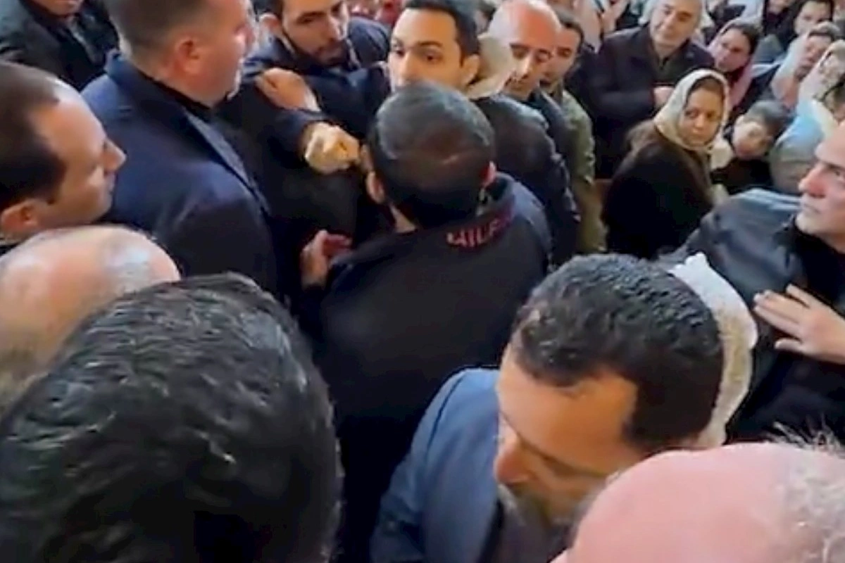 Paşinyana kilsədə yumruq atdılar — VİDEO