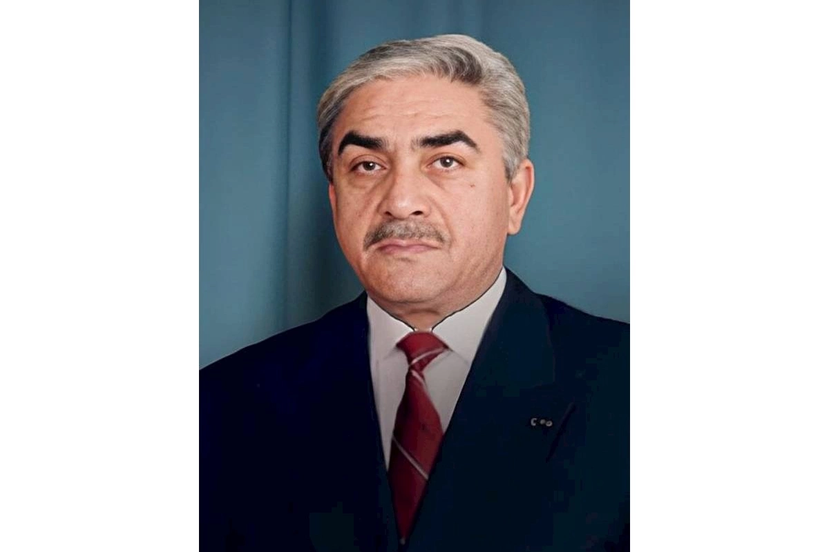 Əlcəzairin sabiq prezidenti Əl-Yəmin Zərval vəfat etdi