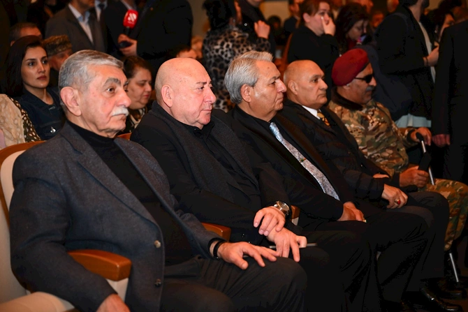 Xalq artisti Rasim Balayev son mənzilə yola salınıb — FOTOLAR Xalq artisti Rasim Balayev son mənzilə yola salınıb — FOTOLAR
