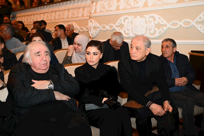 Xalq artisti Rasim Balayev son mənzilə yola salınıb — FOTOLAR Xalq artisti Rasim Balayev son mənzilə yola salınıb — FOTOLAR