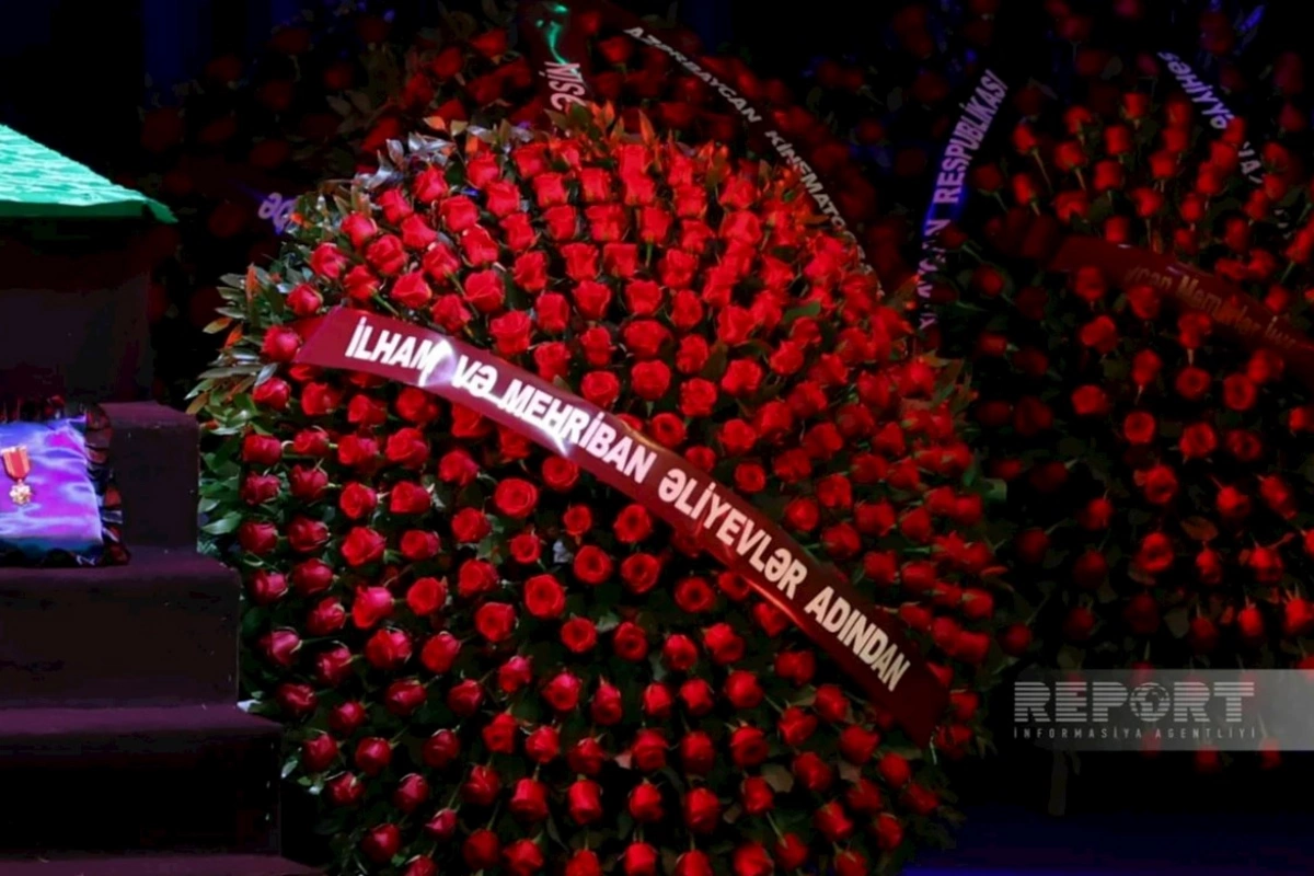 İlham Əliyev və Mehriban Əliyeva Rasim Balayevlə vida mərasiminə əklil göndəriblər — FOTO