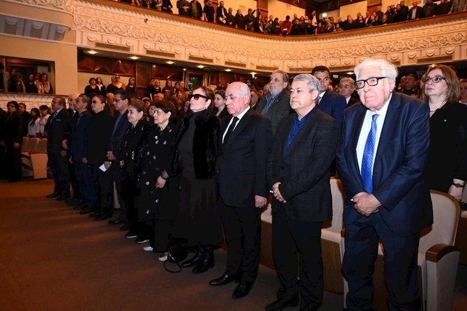 Xalq artisti Rasim Balayev son mənzilə yola salınıb — FOTOLAR Xalq artisti Rasim Balayev son mənzilə yola salınıb — FOTOLAR