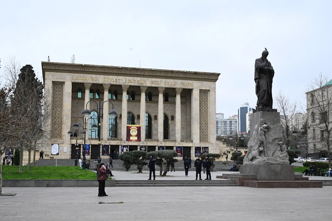 Xalq artisti Rasim Balayev son mənzilə yola salınıb — FOTOLAR Xalq artisti Rasim Balayev son mənzilə yola salınıb — FOTOLAR