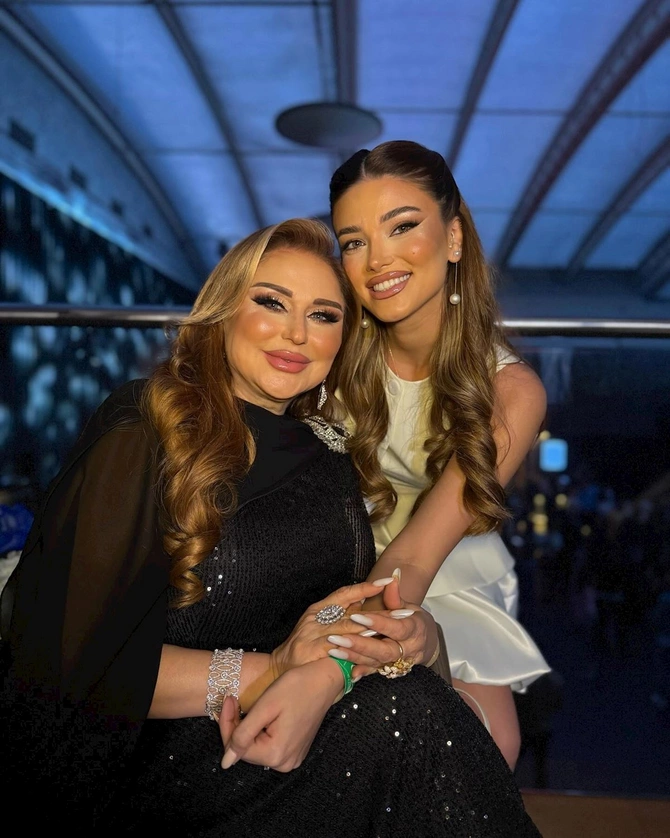 Xalq artistinin qızı ana olduğu anların görüntülərini paylaşdı