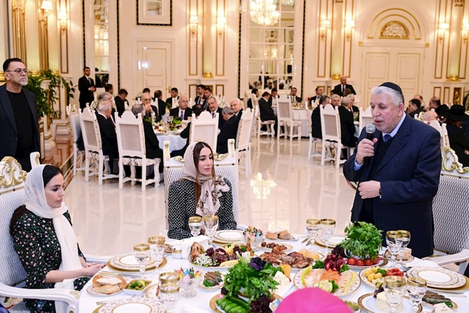 Prezidentin qızları iftar mərasimində — FOTOLAR