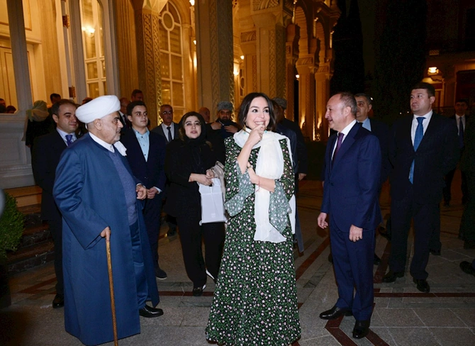 Prezidentin qızları iftar mərasimində — FOTOLAR