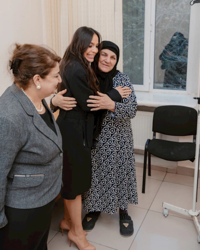 Leyla Əliyeva Bakıdakı Uşaq Klinik Xəstəxanasında — FOTOLAR