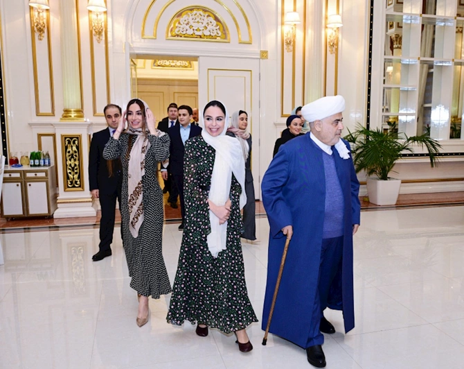 Prezidentin qızları iftar mərasimində — FOTOLAR