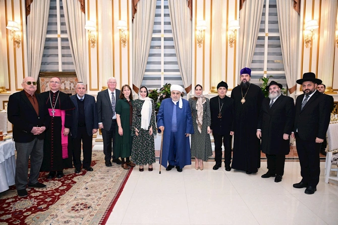 Prezidentin qızları iftar mərasimində — FOTOLAR