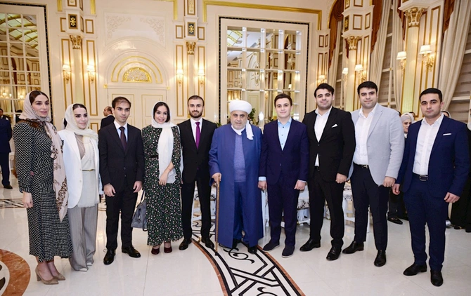 Prezidentin qızları iftar mərasimində — FOTOLAR
