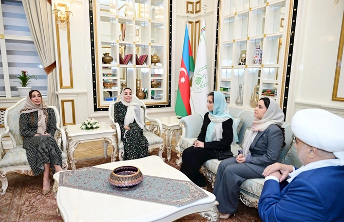 Prezidentin qızları iftar mərasimində — FOTOLAR