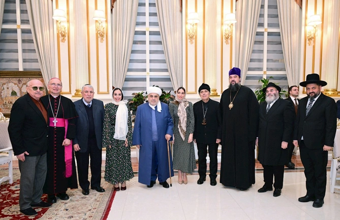 Prezidentin qızları iftar mərasimində — FOTOLAR