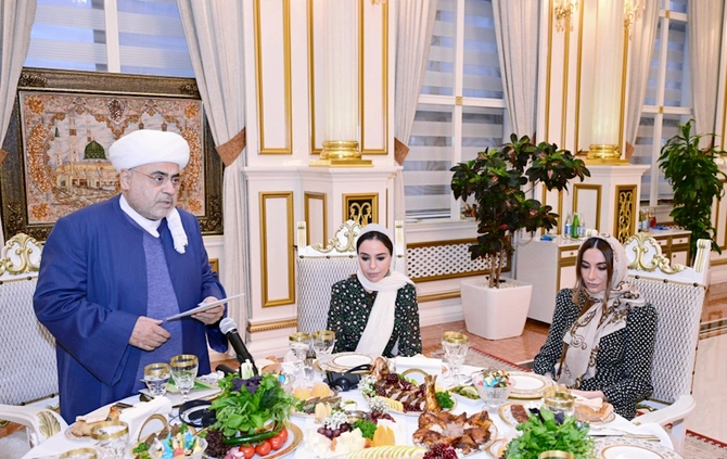 Prezidentin qızları iftar mərasimində — FOTOLAR