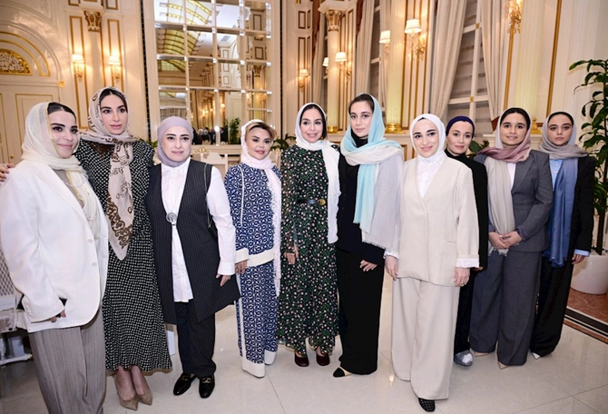 Prezidentin qızları iftar mərasimində — FOTOLAR