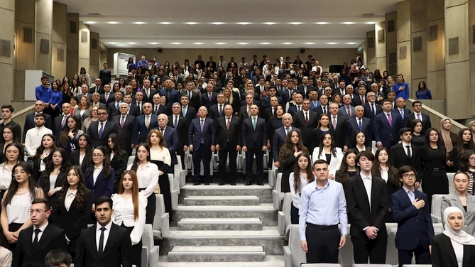 250 tələbəyə “Həmkarla İttifaqı Təqaüdü” təqdim olundu — FOTOLAR
