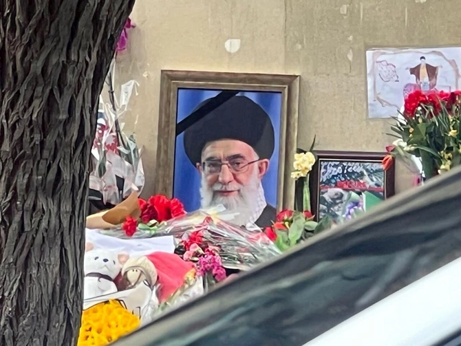 İran səfirliyi jurnalistlərin suallarını cavablandırmadı — FOTOLAR İran səfirliyi jurnalistlərin suallarını cavablandırmadı — FOTOLAR