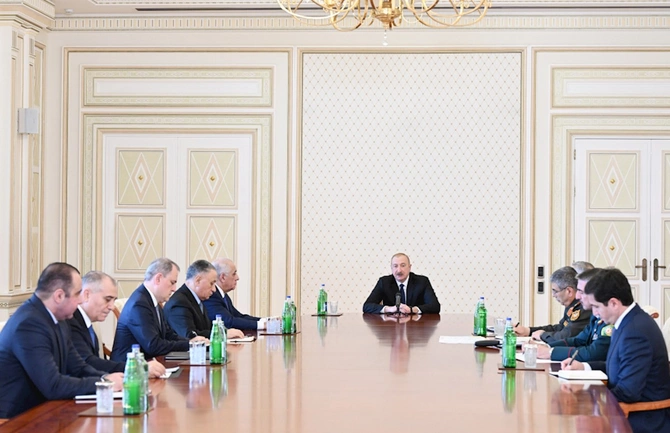 Prezident Təhlükəsizlik Şurasının iclasını keçirdi — FOTOLAR Prezident Təhlükəsizlik Şurasının iclasını keçirdi — FOTOLAR