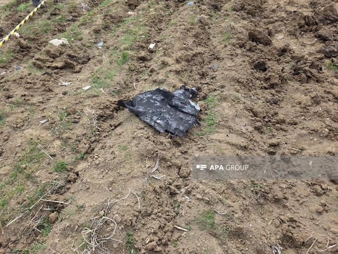 Naxçıvanda İran dronunun düşdüyü məktəb binasının yaxınlığından FOTOLAR Naxçıvanda İran dronunun düşdüyü məktəb binasının yaxınlığından FOTOLAR