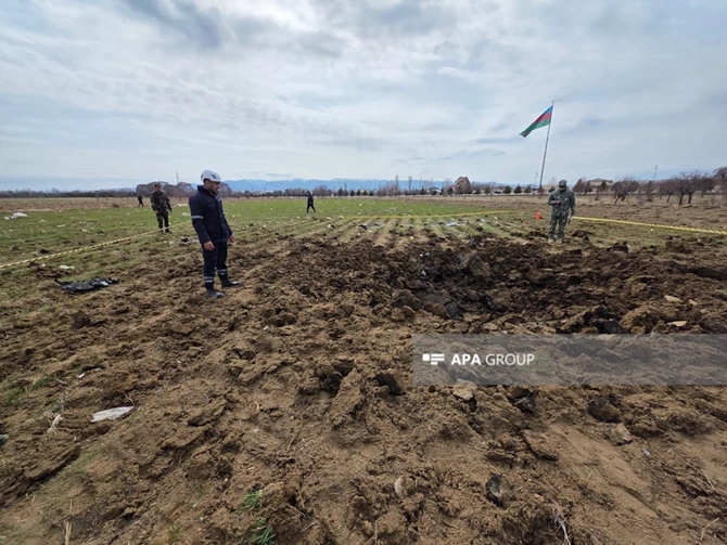 Naxçıvanda İran dronunun düşdüyü məktəb binasının yaxınlığından FOTOLAR Naxçıvanda İran dronunun düşdüyü məktəb binasının yaxınlığından FOTOLAR