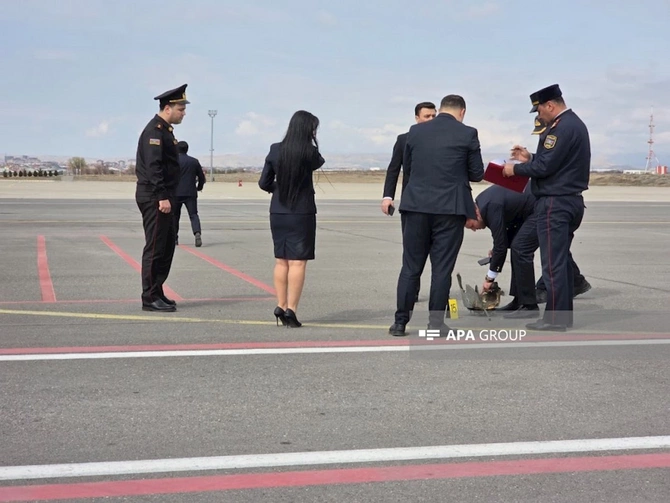 İranın dron zərbələri nəticəsində Naxçıvan aeroportunun uçuş-eniş zolağına da zərər dəyib — FOTOLAR İranın dron zərbələri nəticəsində Naxçıvan aeroportunun uçuş-eniş zolağına da zərər dəyib — FOTOLAR