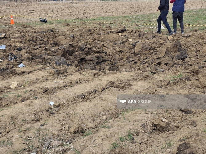 Naxçıvanda İran dronunun düşdüyü məktəb binasının yaxınlığından FOTOLAR Naxçıvanda İran dronunun düşdüyü məktəb binasının yaxınlığından FOTOLAR