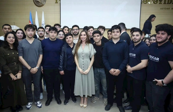 Arzu Əliyeva Bakı Ali Neft Məktəbində — FOTOLAR Arzu Əliyeva Bakı Ali Neft Məktəbində — FOTOLAR
