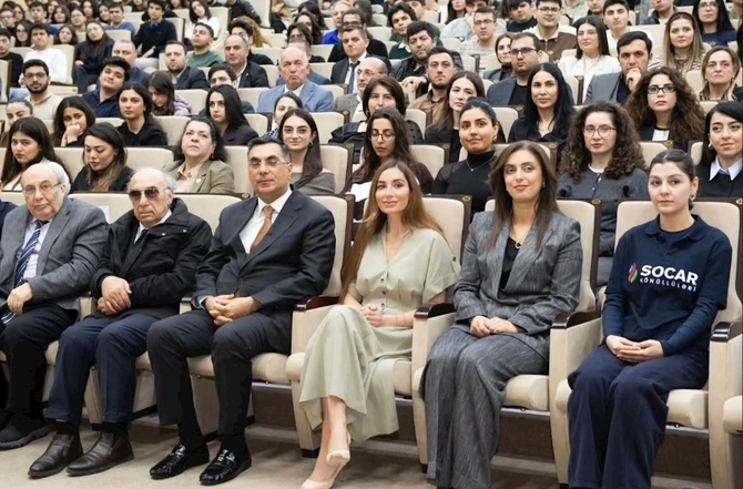 Arzu Əliyeva Bakı Ali Neft Məktəbində — FOTOLAR Arzu Əliyeva Bakı Ali Neft Məktəbində — FOTOLAR