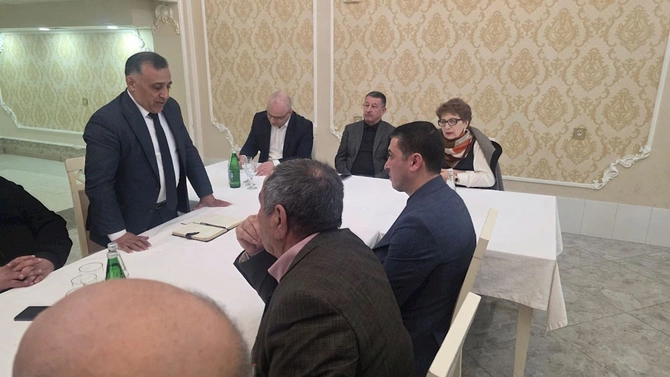 Bakının bu ərazisindəki yaşıllıqların köçürülməsinə rəy verilməsi məsələsinə baxılır — FOTOLAR Bakının bu ərazisindəki yaşıllıqların köçürülməsinə rəy verilməsi məsələsinə baxılır — FOTOLAR