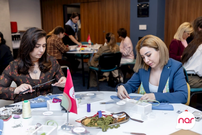 “Nar” 8 Mart münasibətilə xanım jurnalistləri təbrik etdi — FOTOLAR “Nar” 8 Mart münasibətilə xanım jurnalistləri təbrik etdi — FOTOLAR