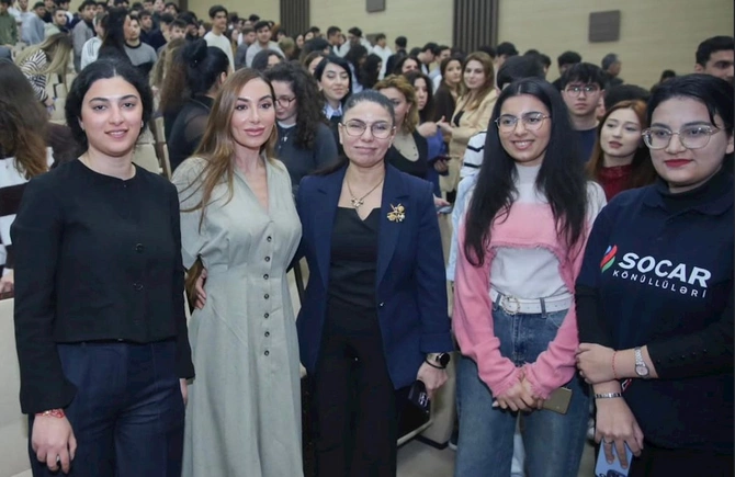 Arzu Əliyeva Bakı Ali Neft Məktəbində — FOTOLAR Arzu Əliyeva Bakı Ali Neft Məktəbində — FOTOLAR