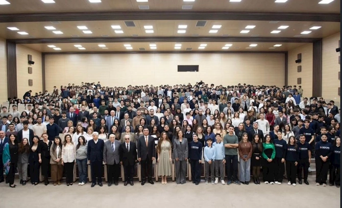 Arzu Əliyeva Bakı Ali Neft Məktəbində — FOTOLAR Arzu Əliyeva Bakı Ali Neft Məktəbində — FOTOLAR