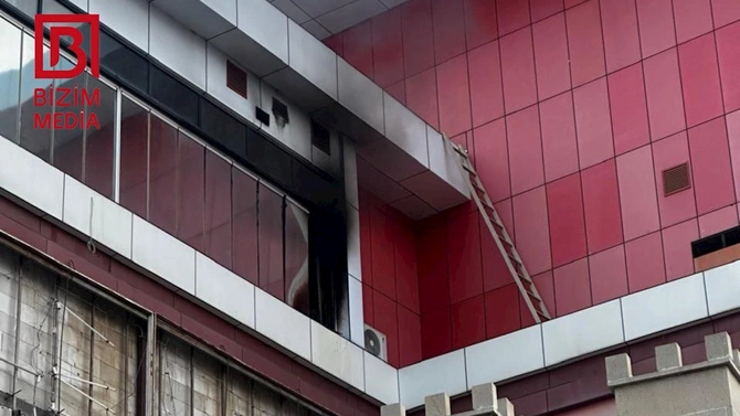 Xəmsə Parkda yanğın oldu — FOTOLAR Xəmsə Parkda yanğın oldu — FOTOLAR