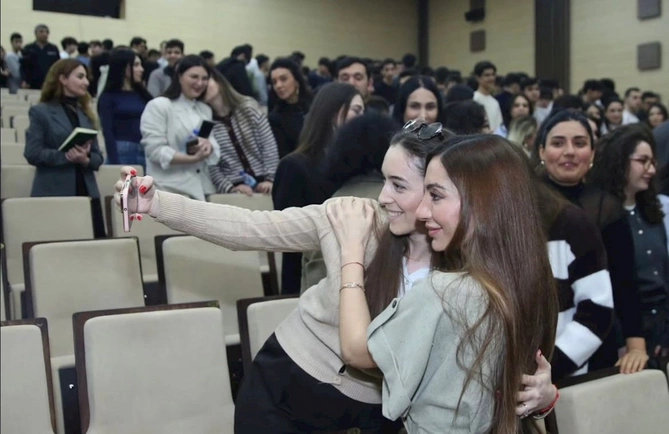 Arzu Əliyeva Bakı Ali Neft Məktəbində — FOTOLAR Arzu Əliyeva Bakı Ali Neft Məktəbində — FOTOLAR