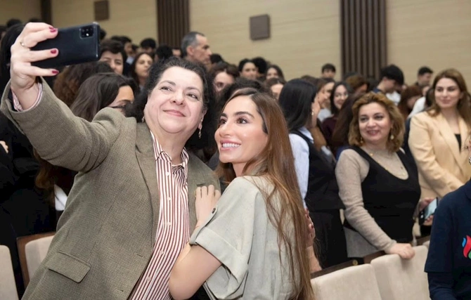 Arzu Əliyeva Bakı Ali Neft Məktəbində — FOTOLAR Arzu Əliyeva Bakı Ali Neft Məktəbində — FOTOLAR