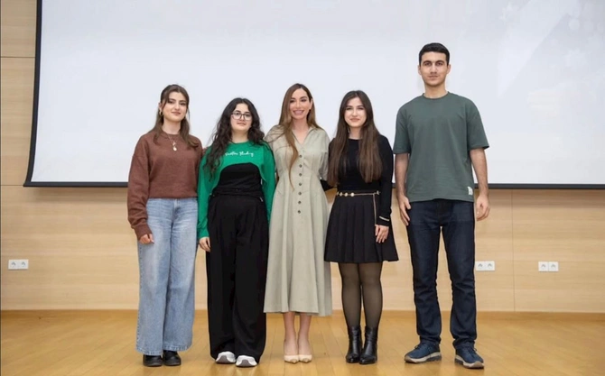 Arzu Əliyeva Bakı Ali Neft Məktəbində — FOTOLAR Arzu Əliyeva Bakı Ali Neft Məktəbində — FOTOLAR