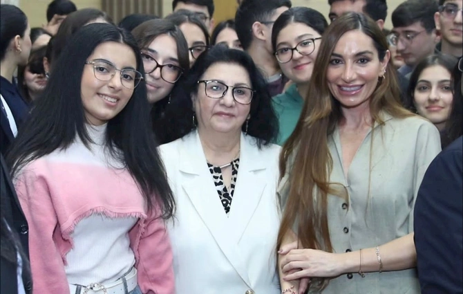 Arzu Əliyeva Bakı Ali Neft Məktəbində — FOTOLAR Arzu Əliyeva Bakı Ali Neft Məktəbində — FOTOLAR