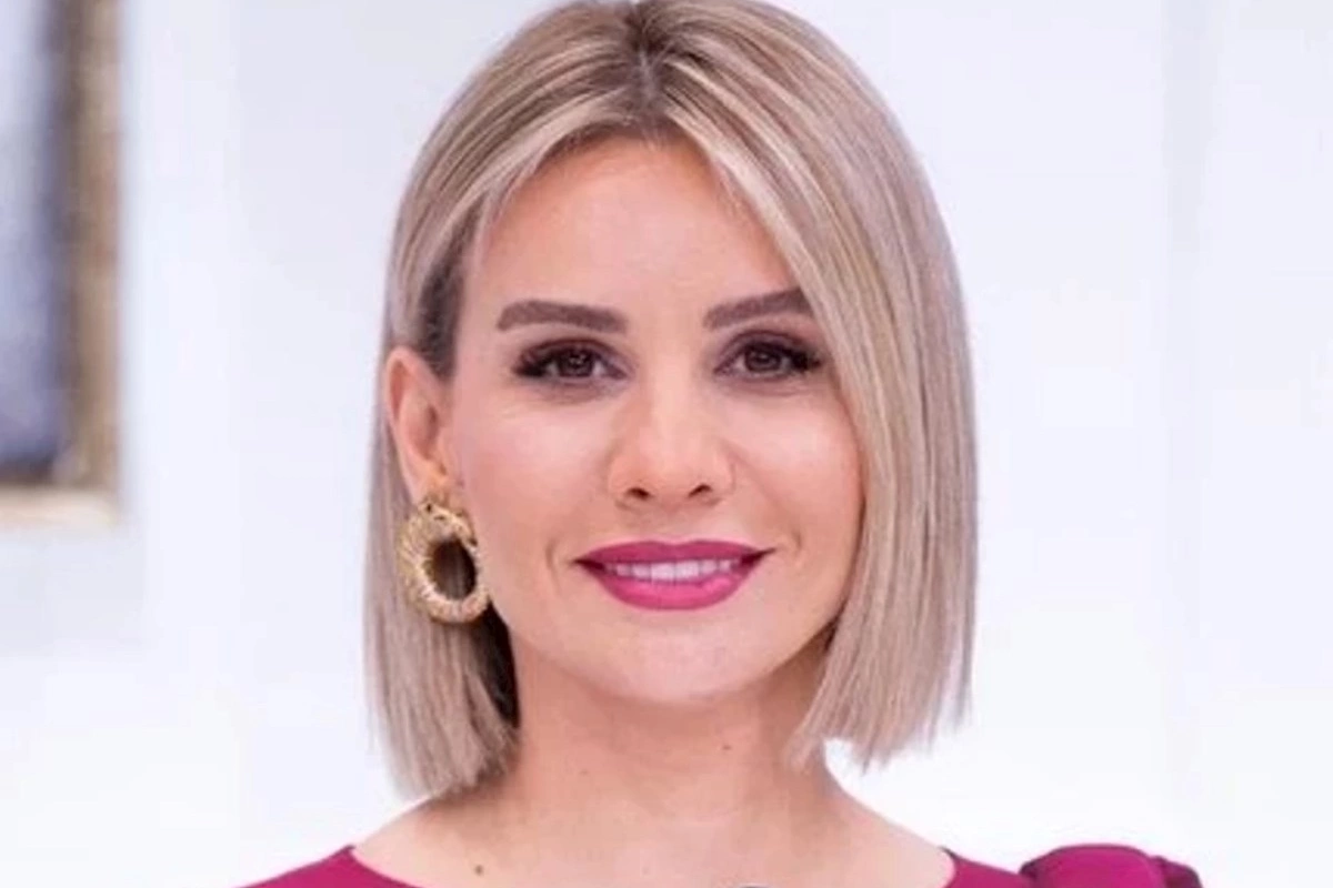 Esra Erolun üzü yandı — FOTO