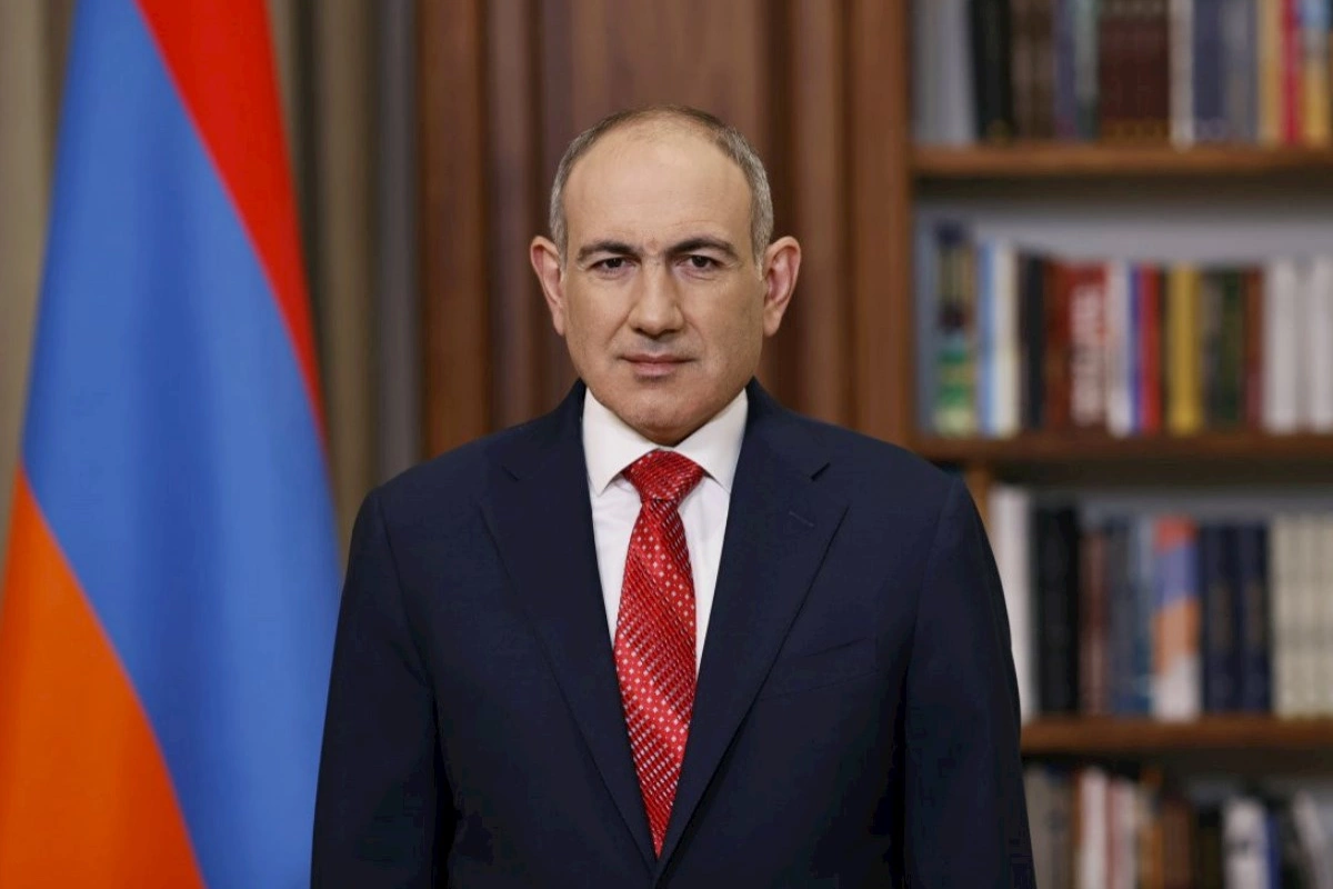 Paşinyan Fransaya gedib