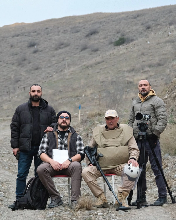 Qarabağda mina təmizləyənlərin həyatından kino çəkilir — FOTO Qarabağda mina təmizləyənlərin həyatından kino çəkilir — FOTO