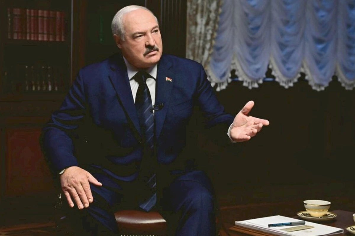 Lukaşenko Makronu ağsaqqal adlandırdı