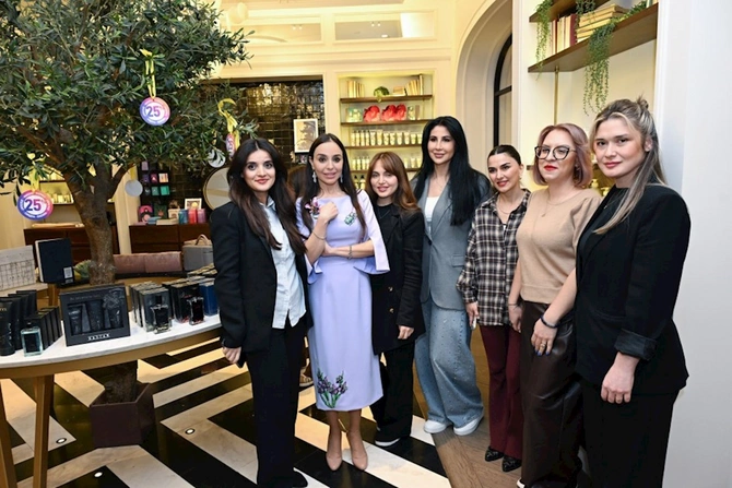 Leyla Əliyeva sərgidə iştirak etdi — FOTOLAR Leyla Əliyeva sərgidə iştirak etdi — FOTOLAR