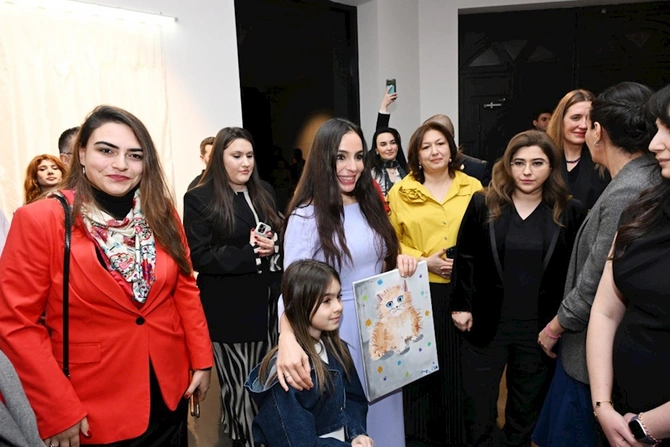 Leyla Əliyeva sərgidə iştirak etdi — FOTOLAR Leyla Əliyeva sərgidə iştirak etdi — FOTOLAR