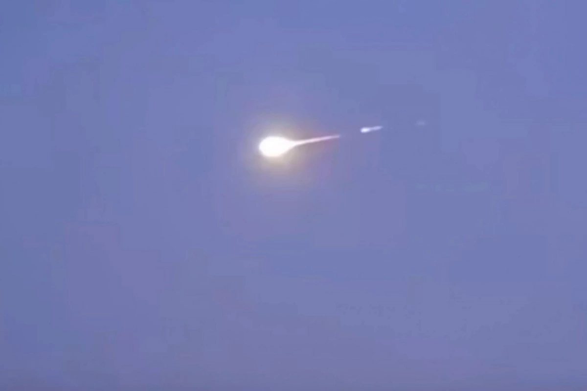 Almaniyada meteorit parçaları evlərin üzərinə yağıb