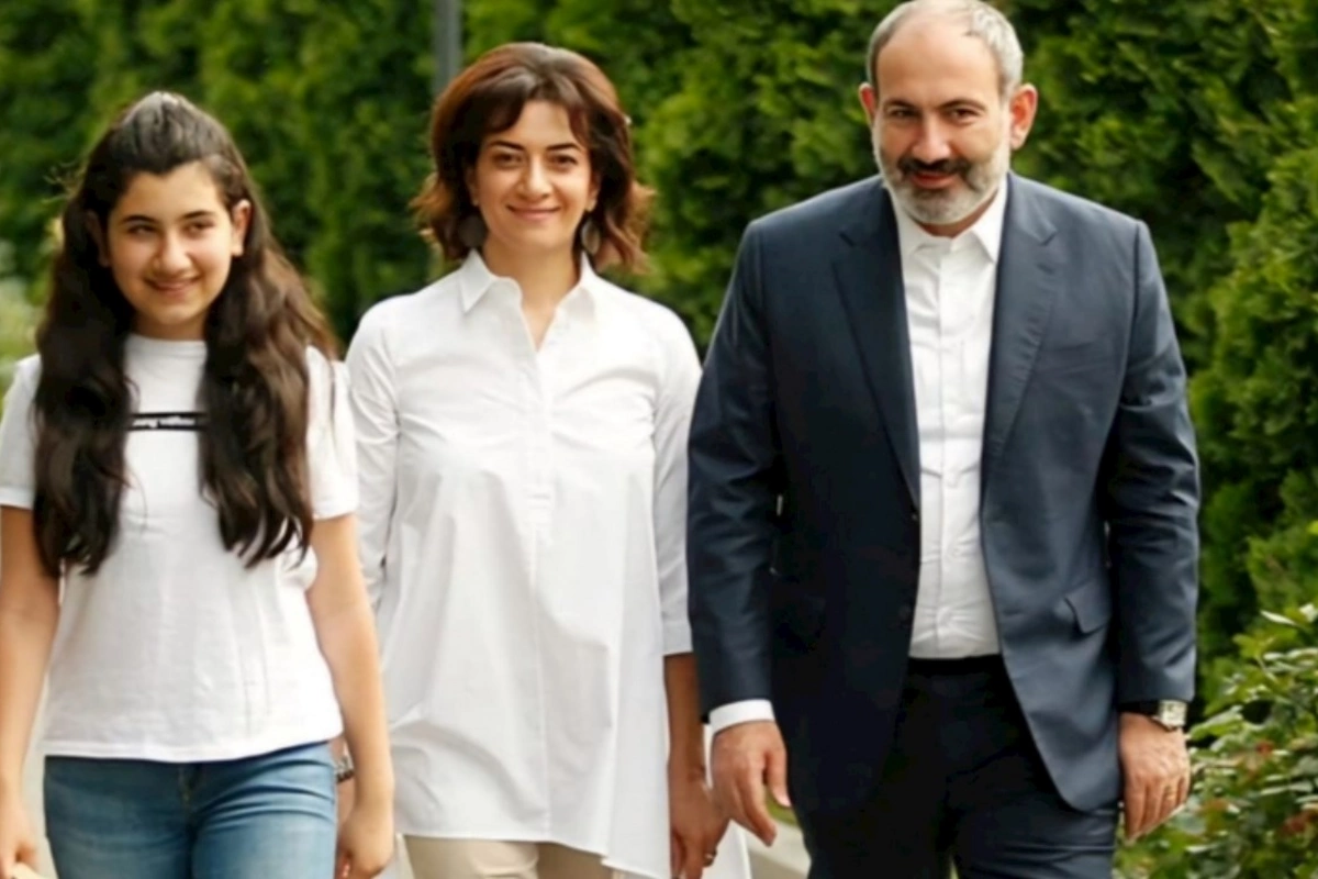Paşinyan ailəsində yeni qalmaqal — Anna Akobyan qızını da sildi