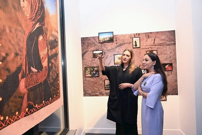 Leyla Əliyeva sərgidə iştirak etdi — FOTOLAR Leyla Əliyeva sərgidə iştirak etdi — FOTOLAR