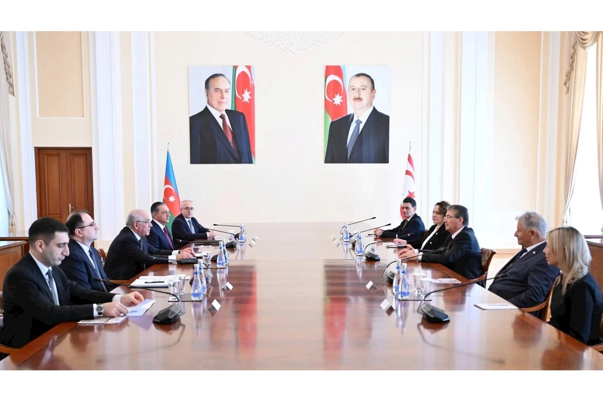 Əli Əsədov Şimali Kiprin Baş naziri ilə görüşdü