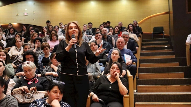 Müəllimlərin attestasiyası ilə əlaqədar növbəti məlumatlandırıcı görüş keçirilib — FOTOLAR