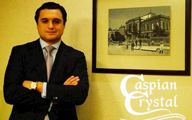 Eldar Mahmudovun oğlu üç ailənin evini dağıdır