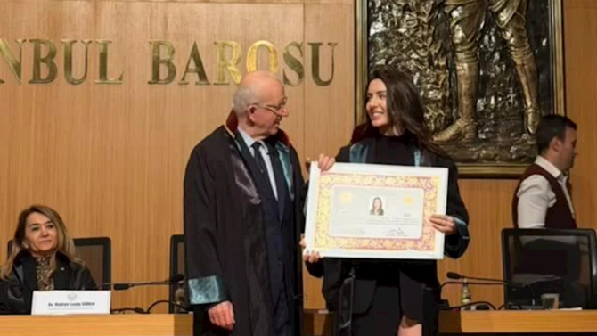 “Kızılcık Şerbeti”nin məşhur aktrisası vəkil oldu — FOTOLAR “Kızılcık Şerbeti”nin məşhur aktrisası vəkil oldu — FOTOLAR