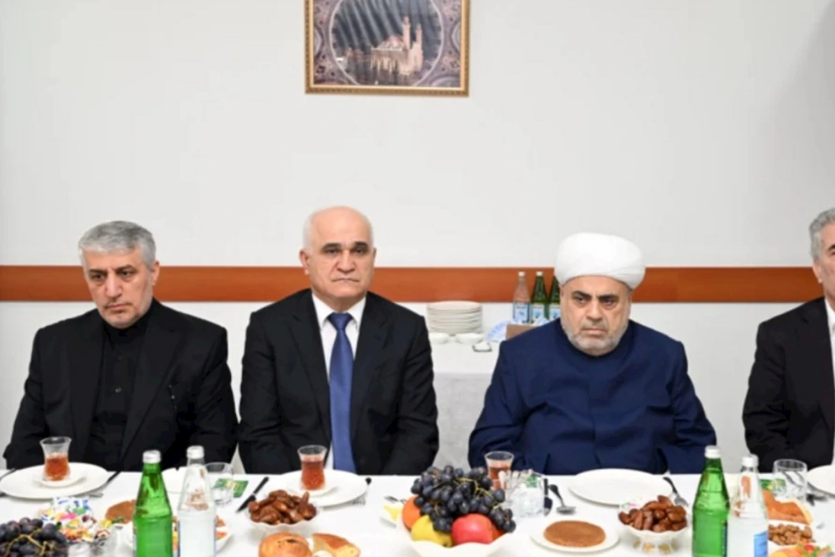 Azərbaycan-İran münasibətlərində həmrəylik: diplomatik və humanitar dəstəyin təzahürü —ŞƏRH